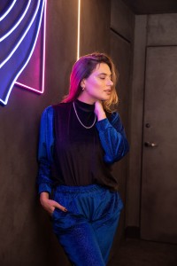 ΜΠΛΟΥΖΑ ΒΕΛΟΥΤΕ GLITTER ΜΠΛΕ