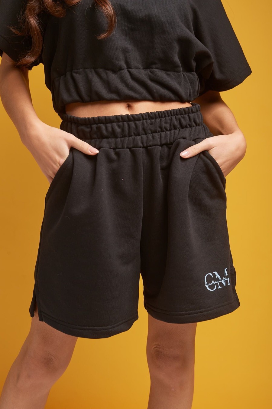 SHORTS WITH POCKETS BLACK