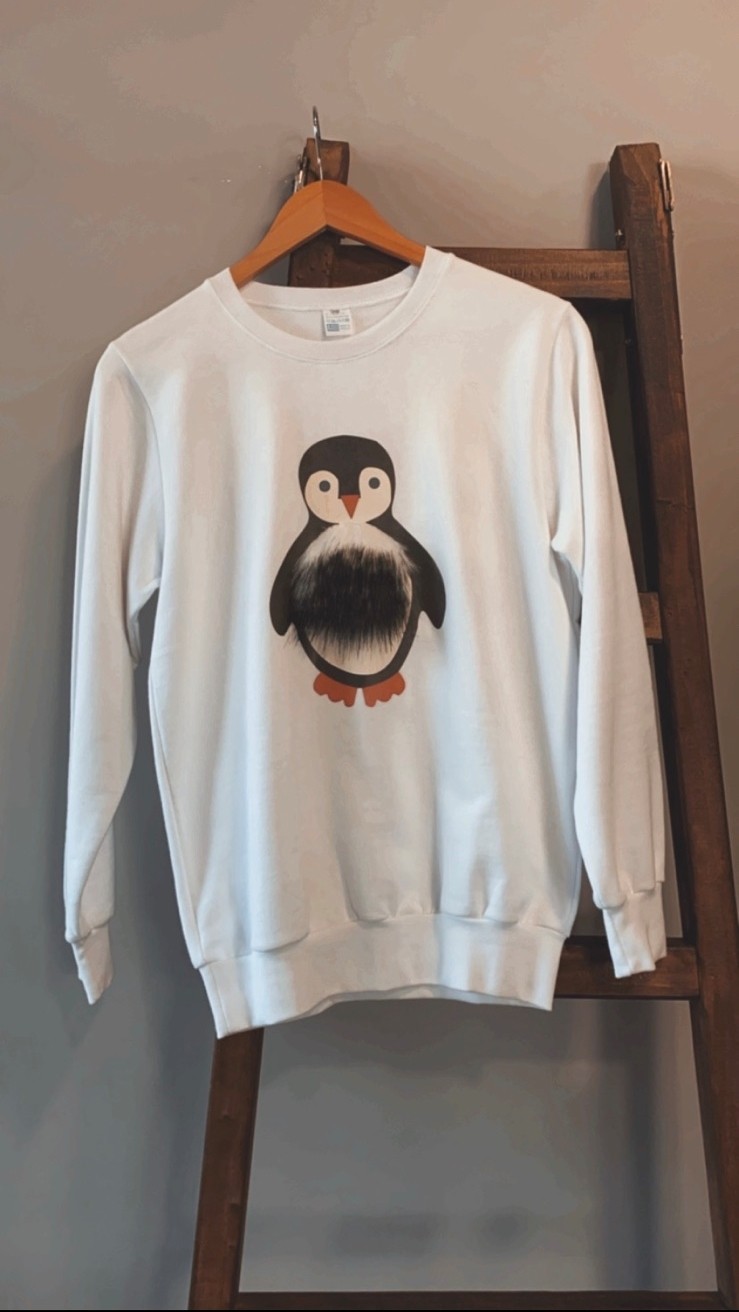 White penguin sweatshirt with fur