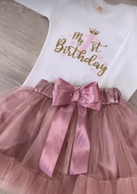Φορμάκι λευκό μακρυμάνικο My 1st birthday / 1 ροζ / καρδούλες κορώνα χρυσό γκλίτερ 