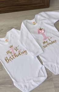 Φορμάκι λευκό μακρυμάνικο My 1st birthday / 1 ροζ / καρδούλες κορώνα χρυσό γκλίτερ 
