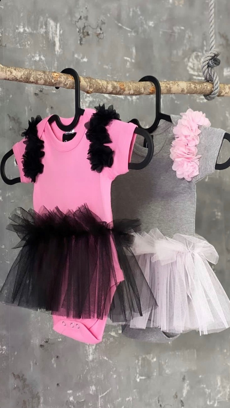 Pink bodysuit with fringe fringe and tulle skirt / black