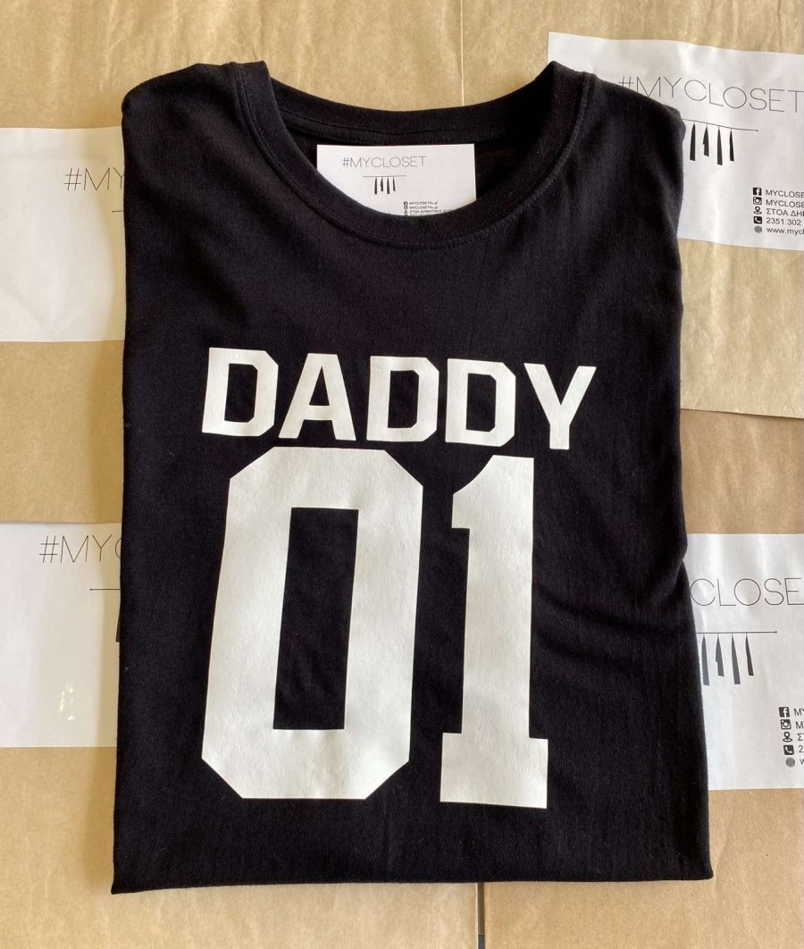 Black short-sleeved blouse DADDY 01 with white letters