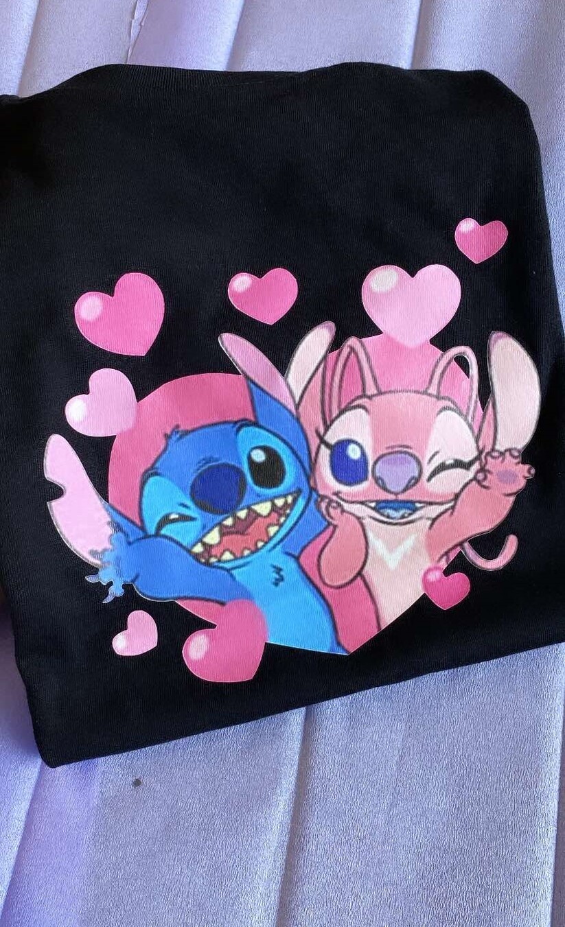 Μπλουζάκι μαύρο κοντομάνικο Stitch και Lilo με καρδιές