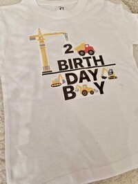 Μπλουζάκι λευκό κοντομάνικο Birthday Boy Construction με αριθμό γενεθλίων 