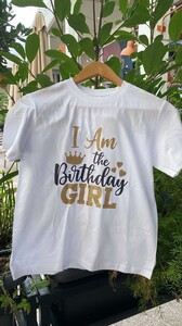 Μπλουζάκι λευκό κοντομάνικο I am the Birthday girl χρυσό γκλίτερ 