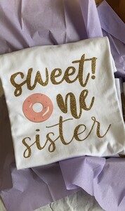 Μπλουζάκι λευκό κοντομάνικο ντόνατς sweet one sister_0